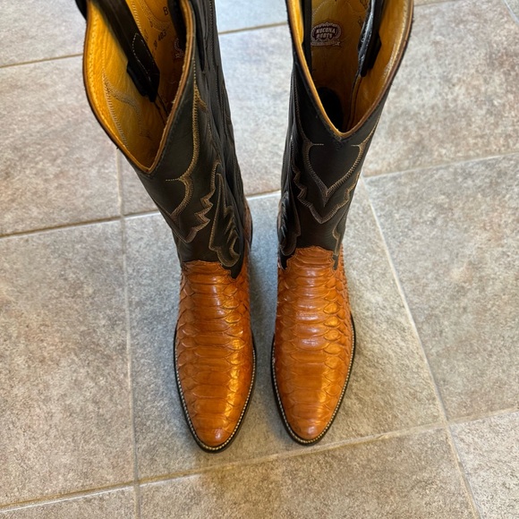 Nocona Black and Python Leather Western Boots Size 6B (normally size 7) - Picture 2 of 11
